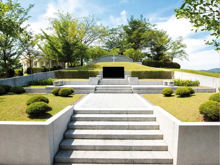 Christian memorial garden photographed in Nirvana's official Klang e-book